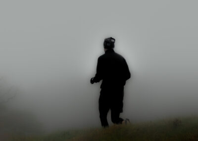 Jogger im Nebel Webfoto-Oberland