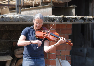 Sommerfest Geigenspieler Tiny-House-Verein Oberland Event-Fotos
