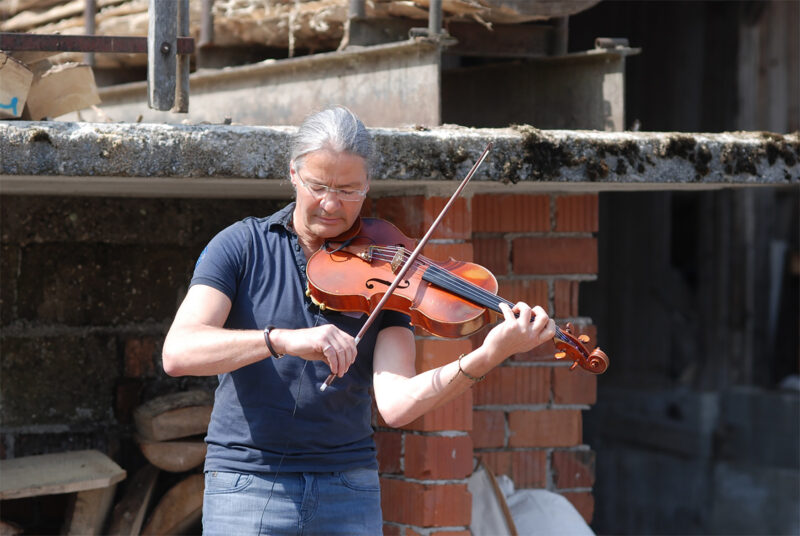 Sommerfest Geigenspieler Tiny-House-Verein Oberland Event-Fotos